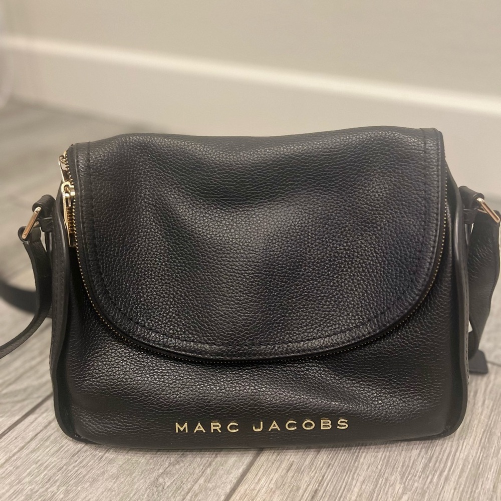 Marc Jacobs Groove Leather Messenger Crossbody
